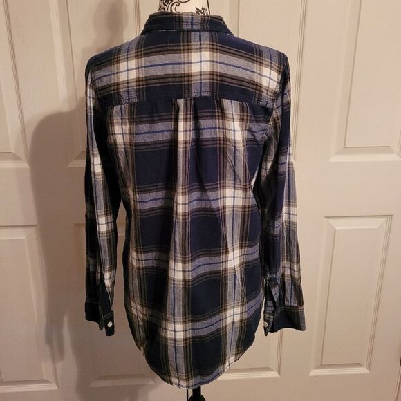 Old Navy woman's plaid button up shirt - Picture 3 of 6